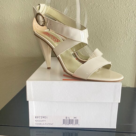 size 8.5 M strappy ivory/cream Michael Kors Naughty Women's Vanilla Patent Heels - Picture 2 of 10